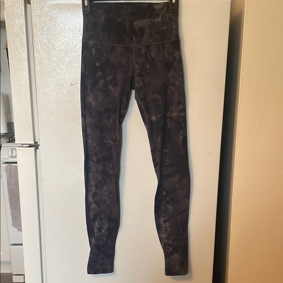 Lululemon Size 4 Leggings 29” inseam - Picture 1 of 6